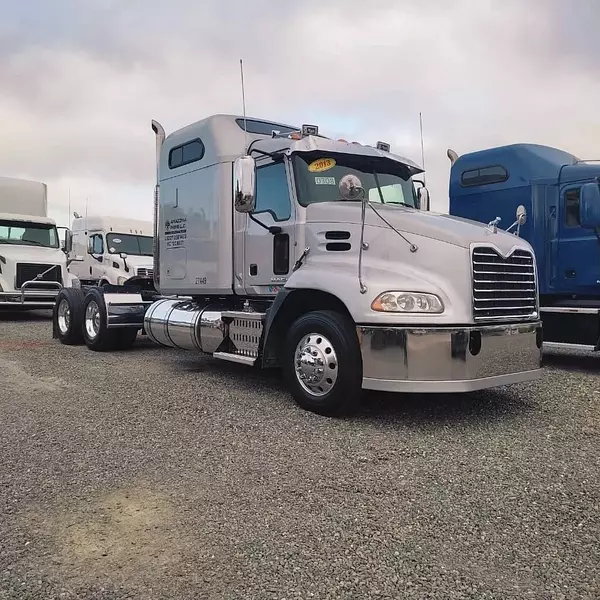 camiones y vehiculos pesados - MACK CXU613 año 2013 2