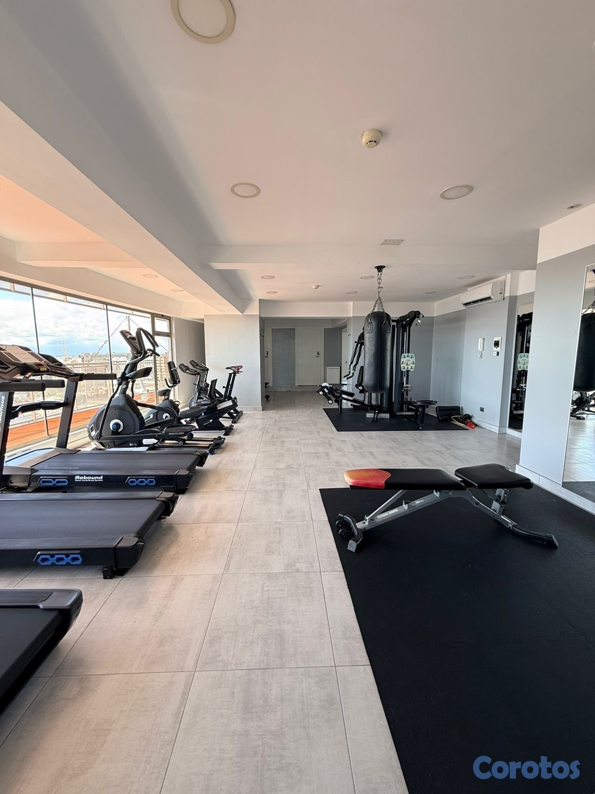 apartamentos - vendo bella vista sur piso 7 dos hab 2.5 baños dos parqueos balcón lujo área soc 7