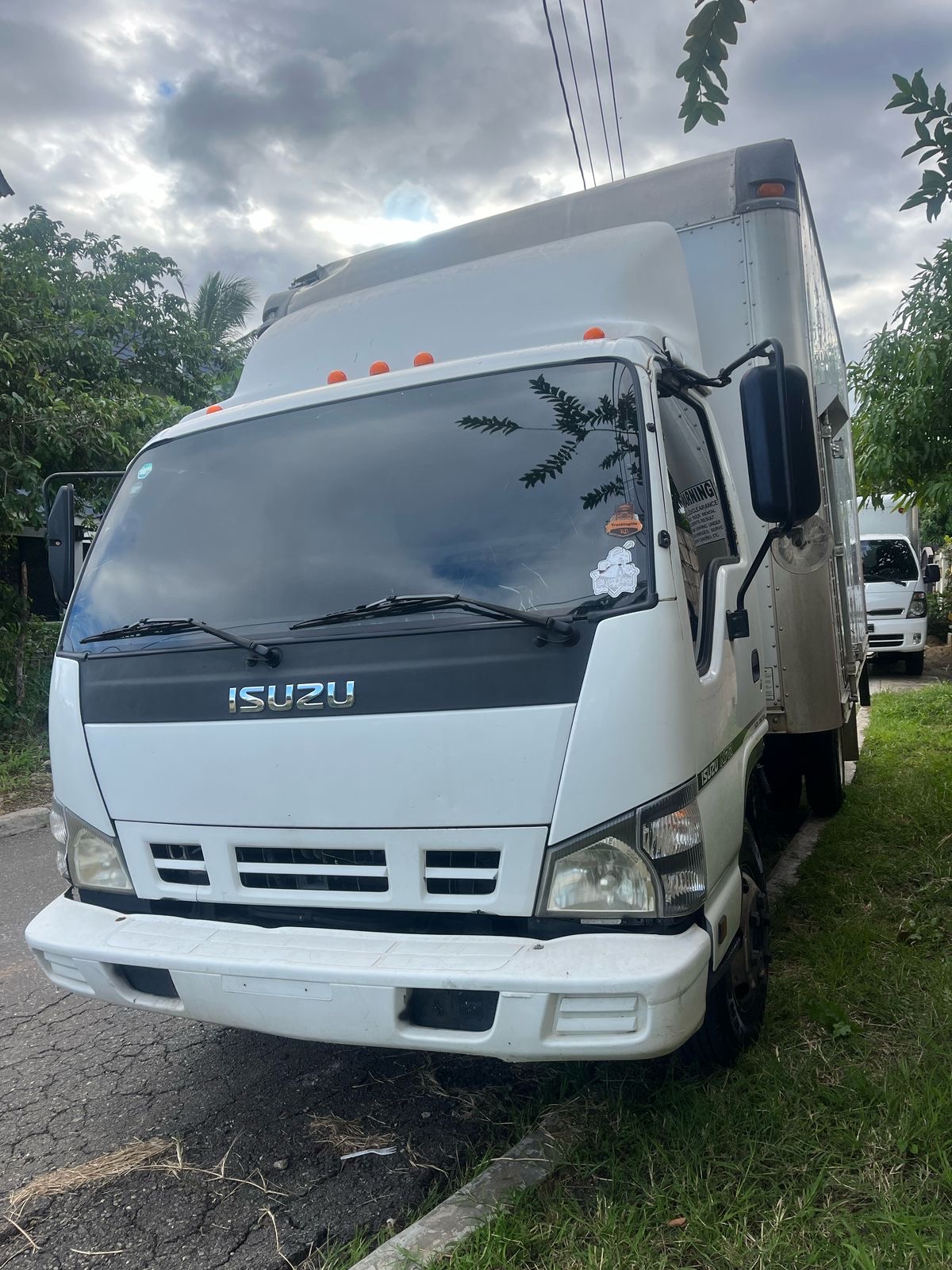 camiones y vehiculos pesados - ISUZU 2006 NPR