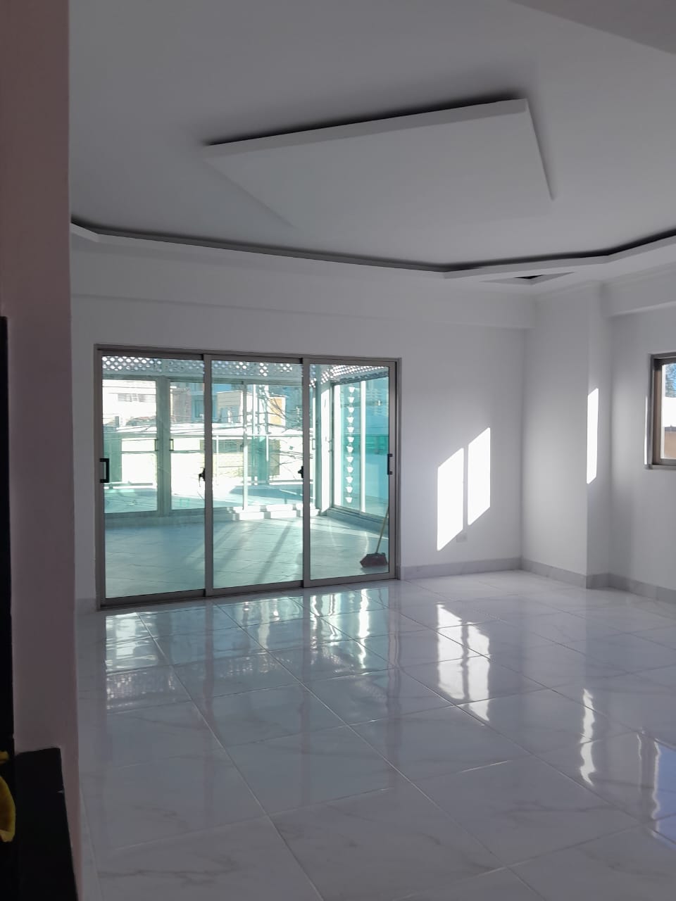 apartamentos - El apartamento de tus sueños 
2do nivel con amplia Terraza en Alma Rosa 1ra  0