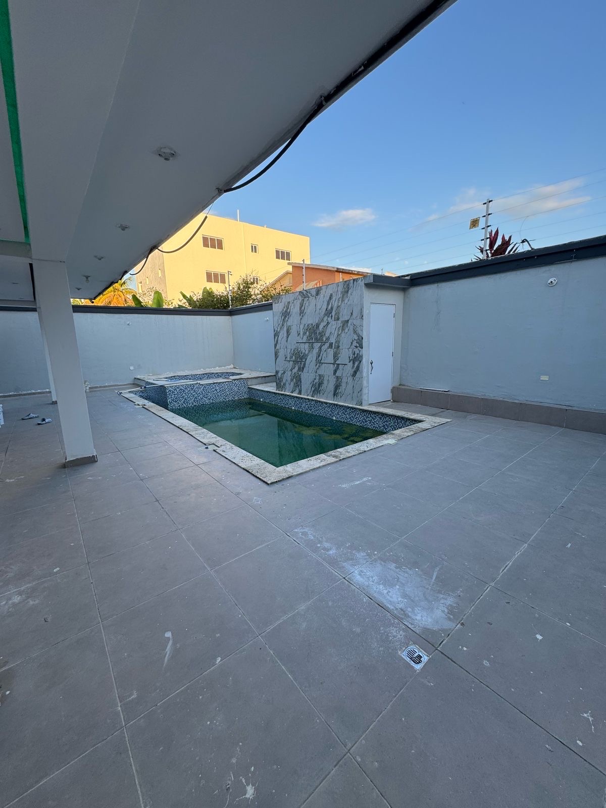 casas - venta de casa con 431mts y piscina en Amapola Santo Domingo este  4