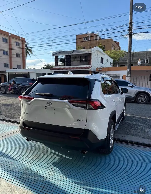 jeepetas y camionetas - Toyota RAV4 XLE 2021 4