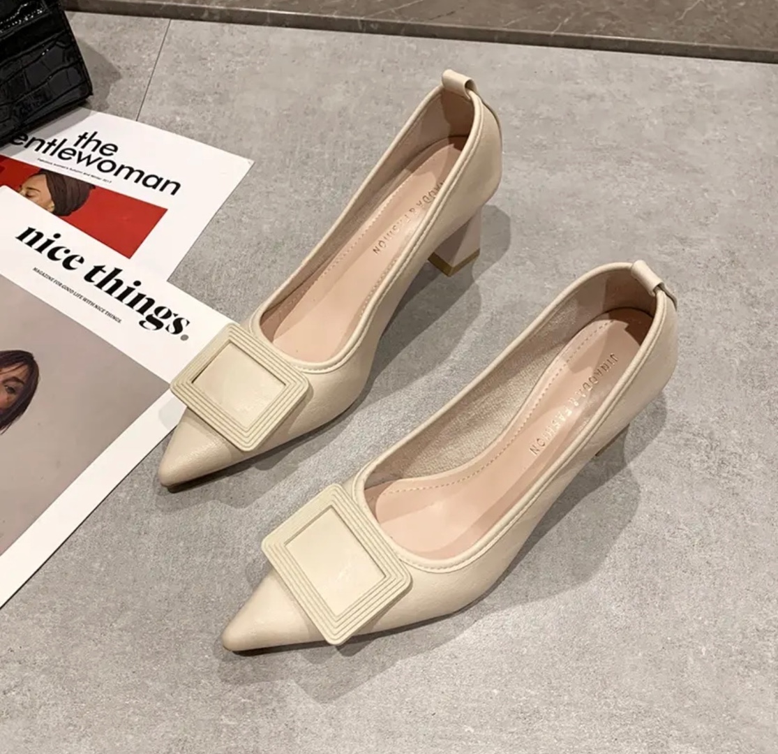 zapatos para mujer - Zapatillas de vestir nuevas color beige size 6/5 