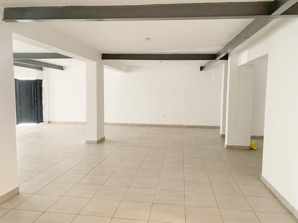 oficinas y locales comerciales - Local esquinero en Zona universitaria  6