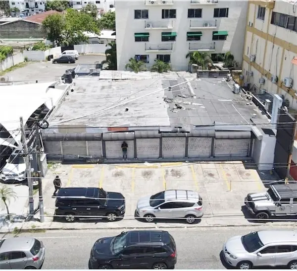 oficinas y locales comerciales - Local amplio en zona comercial 5