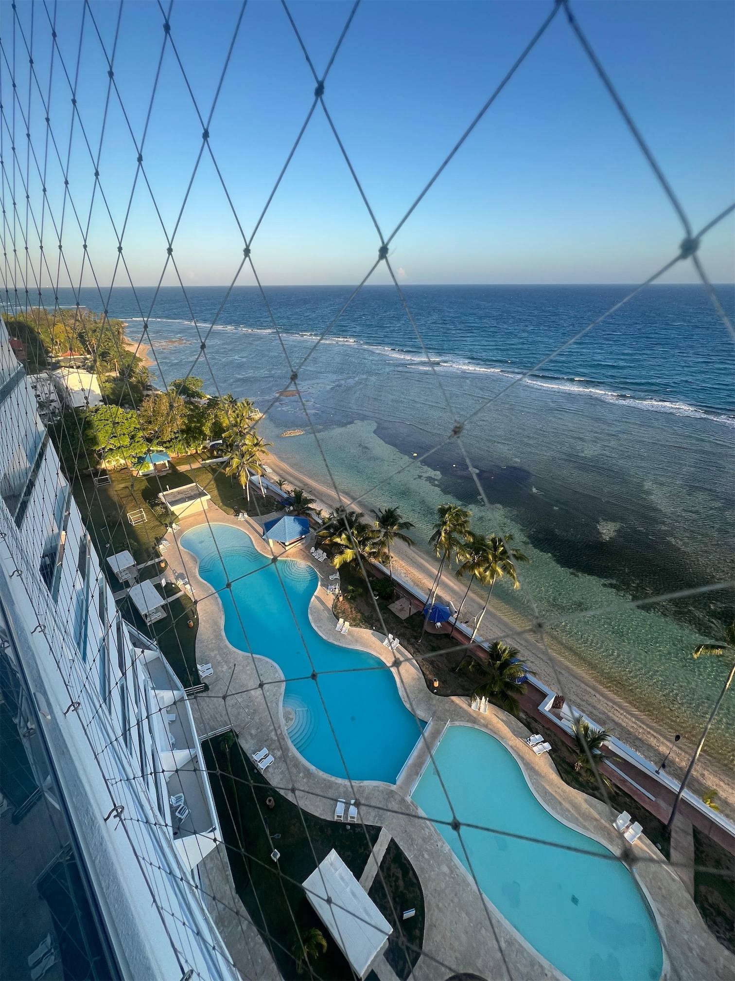 apartamentos - Venta de apartamento piso alto en Juan Dolio frente al mar zona turista  0