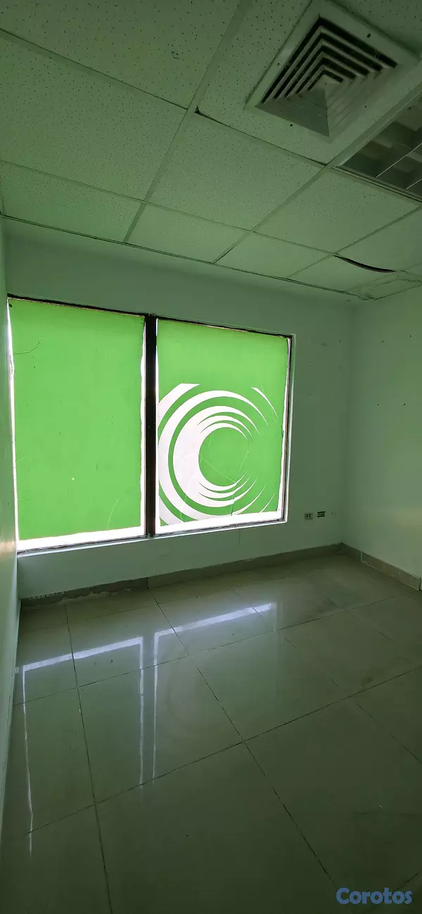 oficinas y locales comerciales - Local 2do nivel Av. Winston Churchill 3
