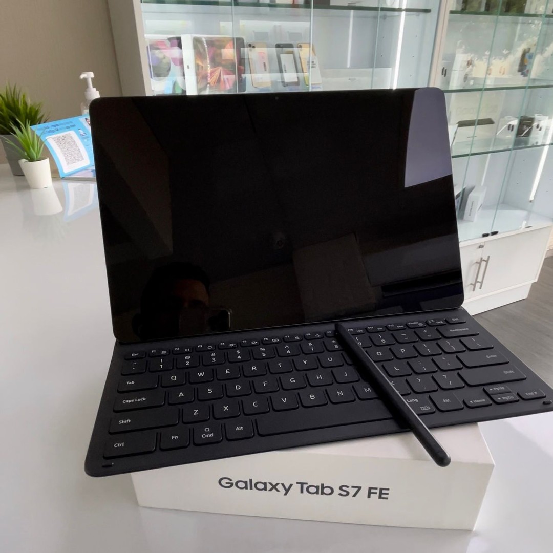 celulares y tabletas - Samsung Galaxy Tab S7 FE 12.4” Con Teclado Incluido  0