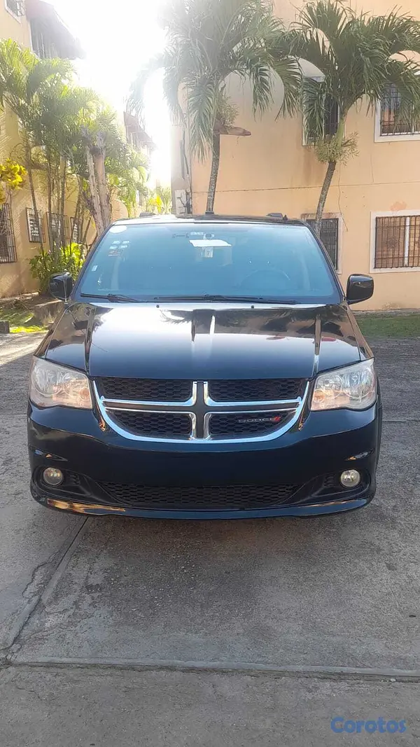 jeepetas y camionetas - Se vende Dodge Grand Caravan SXT 2017, excelentes  12