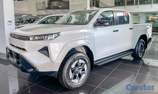 jeepetas y camionetas - Toyota Hilux LIMITED BEV 2026 4