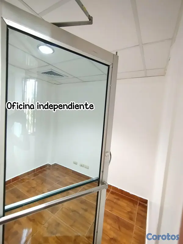 oficinas y locales comerciales - Rento Local comercial en el 2do nivel de la plaza  3