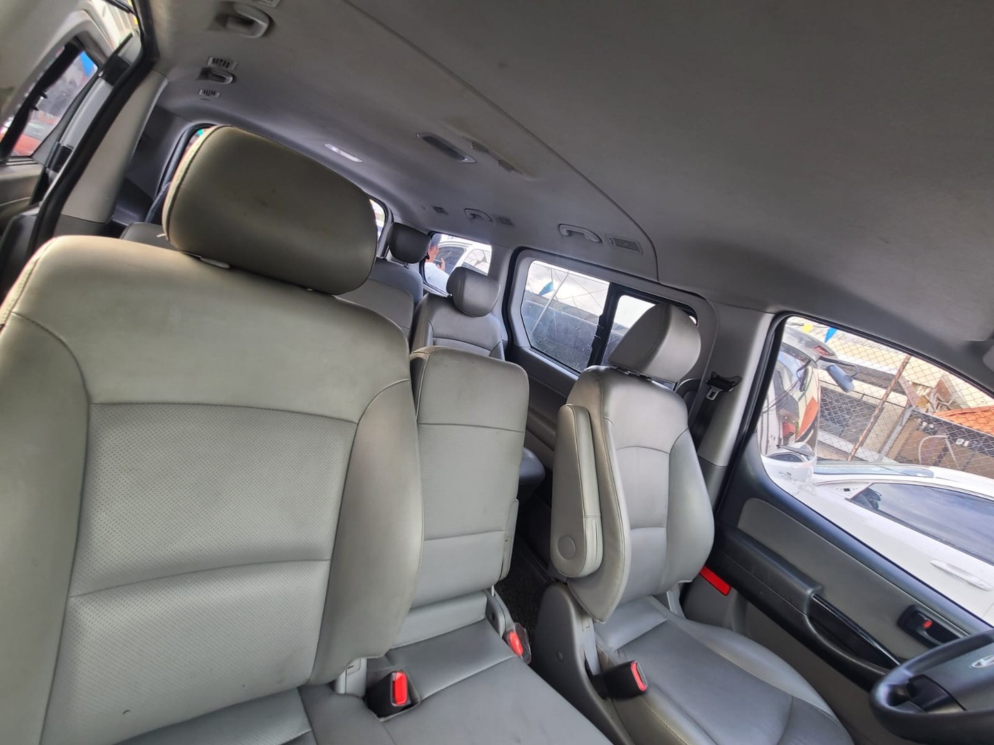 jeepetas y camionetas - HYUNDAI STAREX 2017 GRISDESDE: RD$1,295,100.00 5