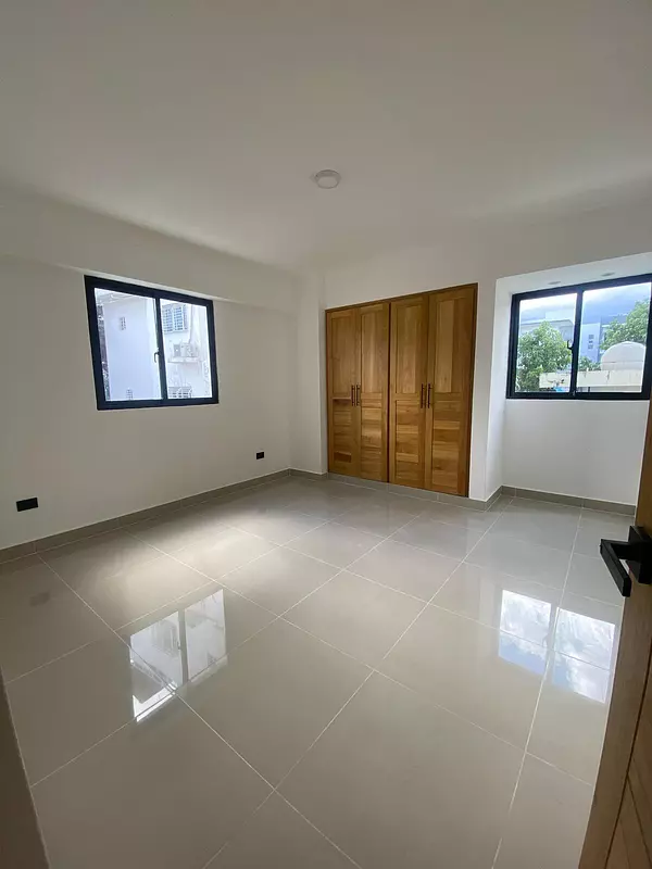 apartamentos - Apartamento 2do piso con  terraza en los restaurad 4