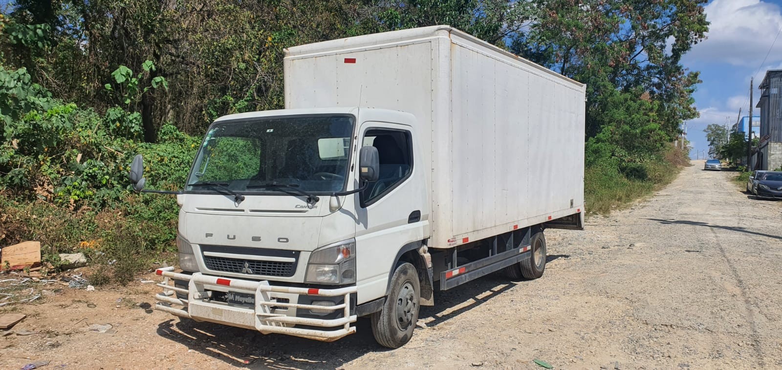 camiones y vehiculos pesados - Camión Mitsubishi Fuso 2023 Blanco de 16pies con Furgón de 18pies