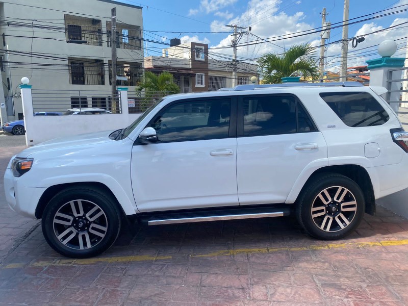 jeepetas y camionetas - Toyota 4runner sr5 Premium 2018 1
