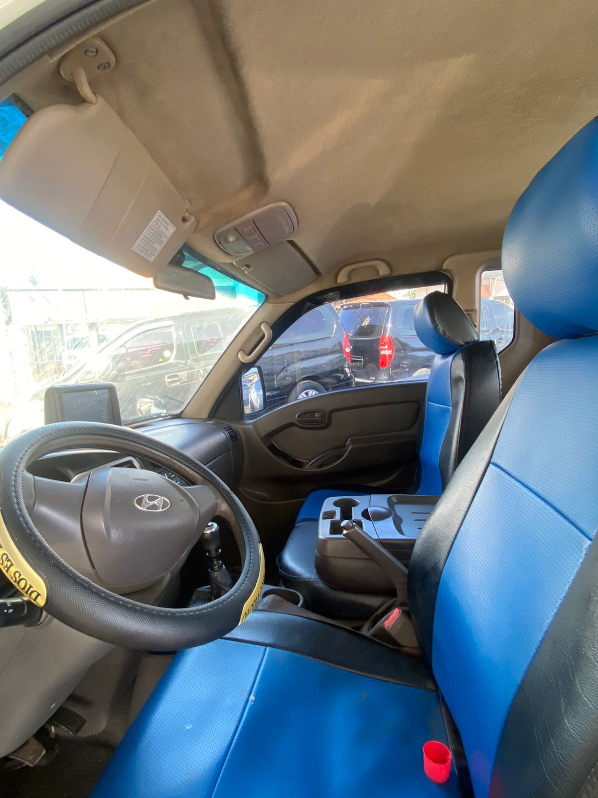 carros - HYUNDAI PORTER 2017 BLANCO 2
