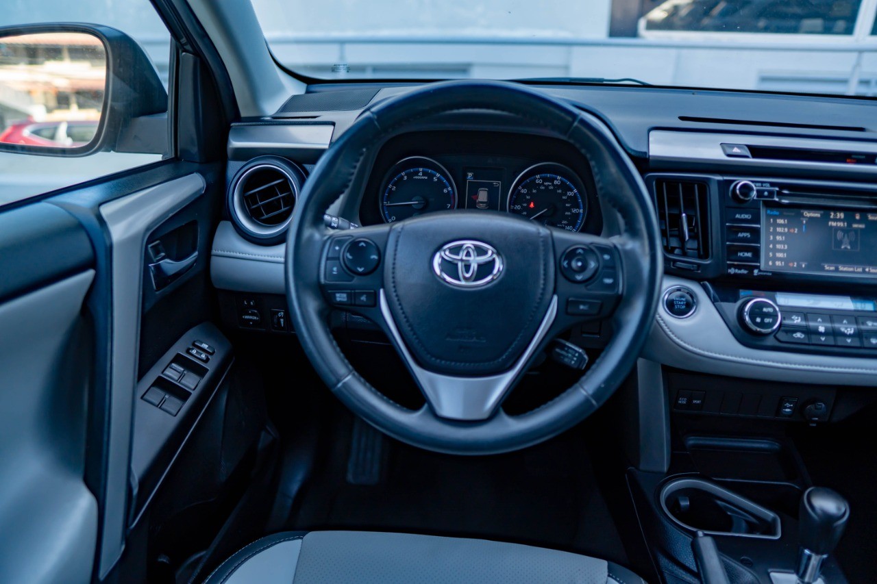 jeepetas y camionetas - Toyota Rav4 2018 XLE Adventure AWD (Clean CarFax) 9