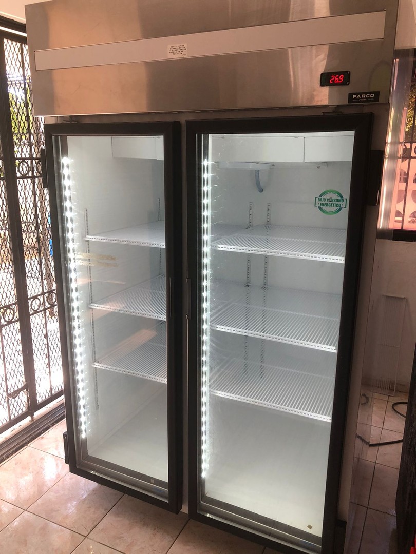 equipos profesionales - Refrigeradores Farco exhibidores 2 puertas renovados 1
