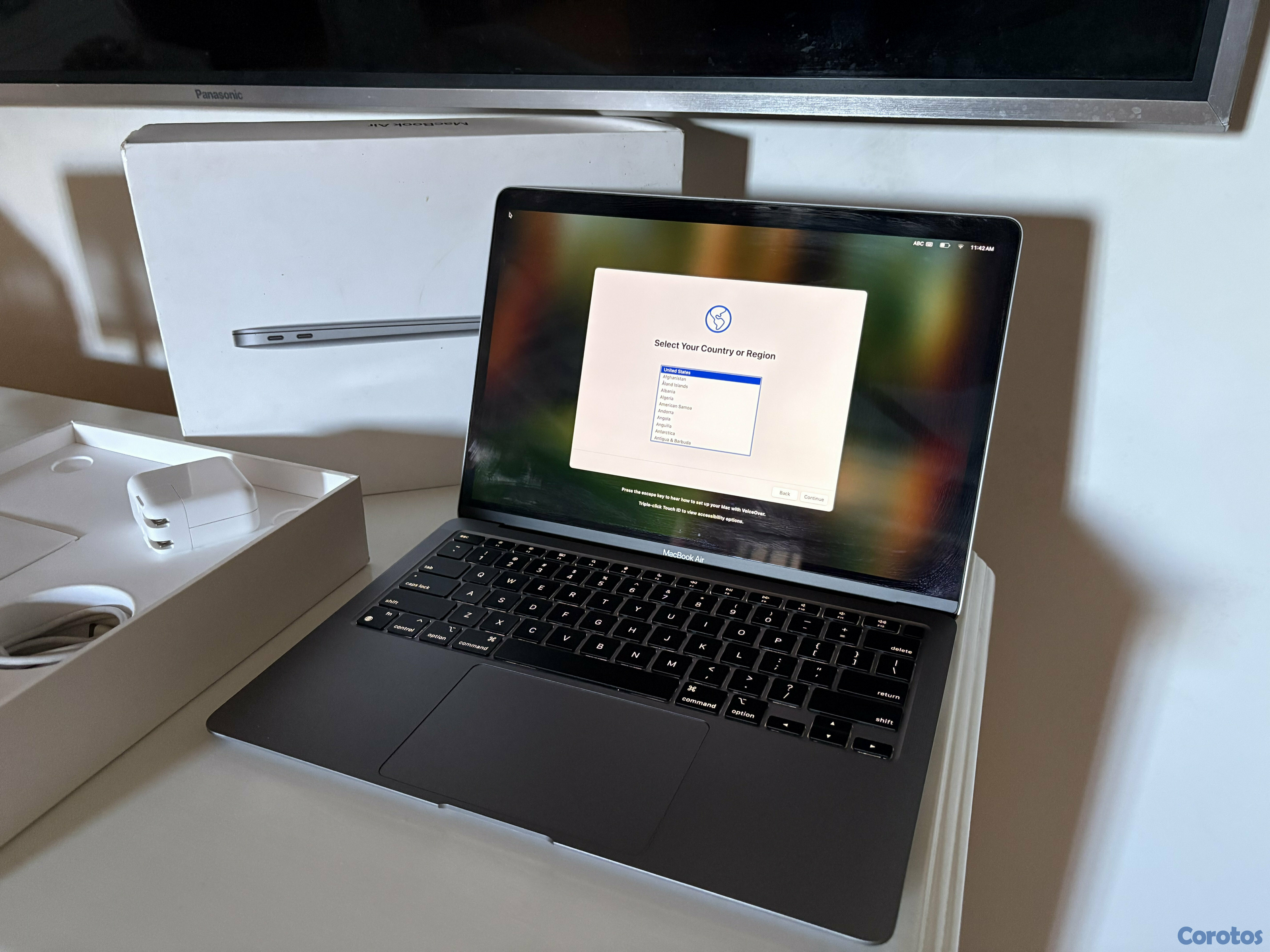 computadoras y laptops - MackBook Air 13" M1 2020 256 gb SSD 8 gb RAM
 1