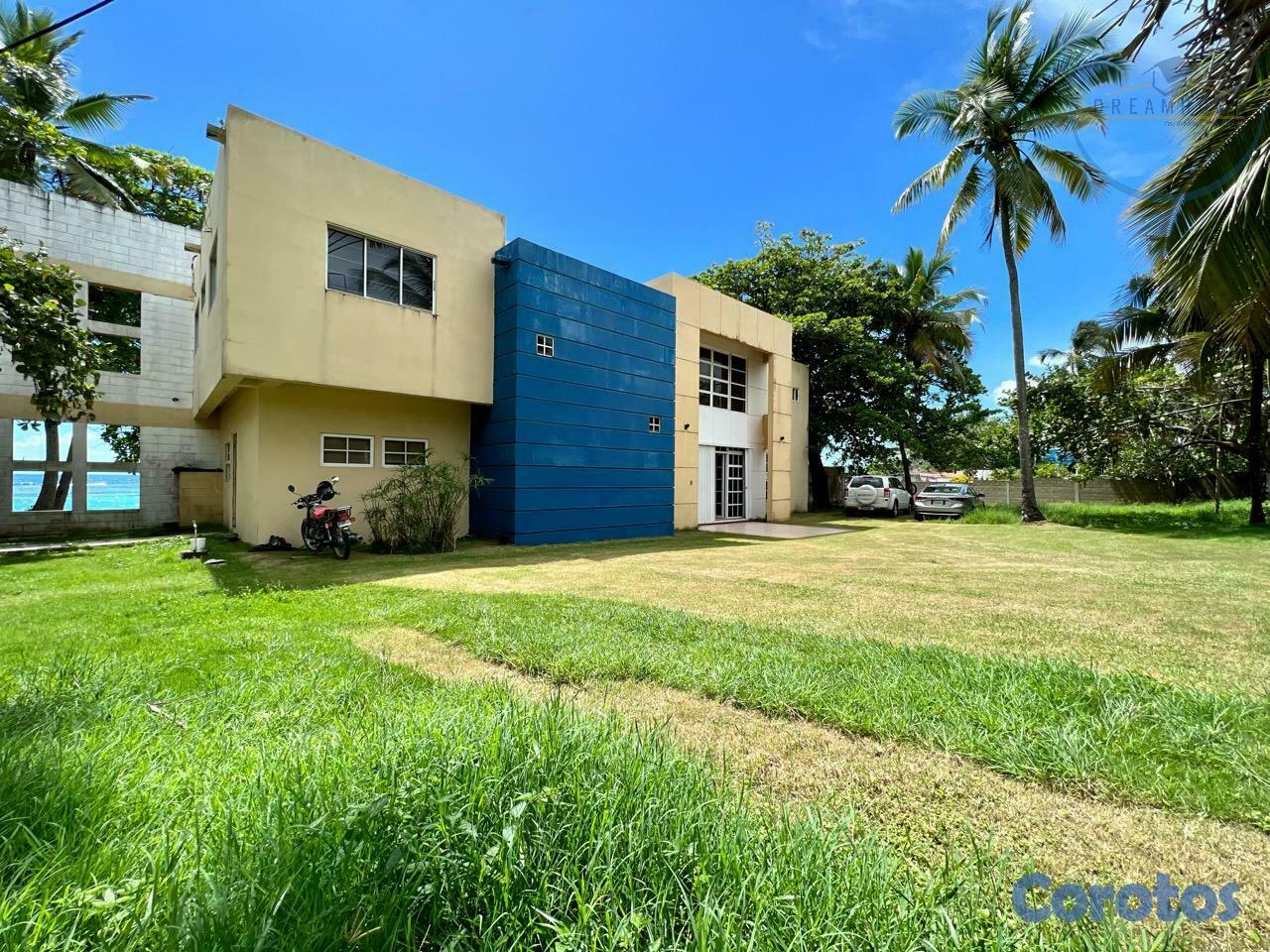 casas vacacionales y villas - Se vende propiedad en 1ra linea de Playa ID 3101 1