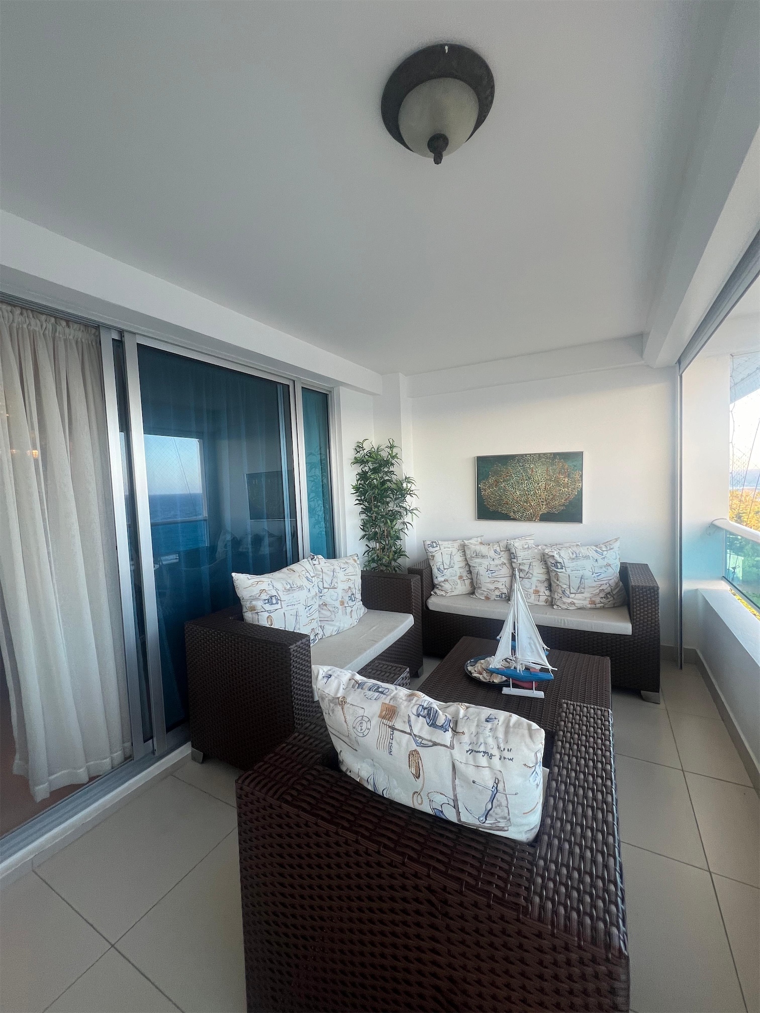 apartamentos - Venta de apartamento piso alto en Juan Dolio frente al mar zona turista  4