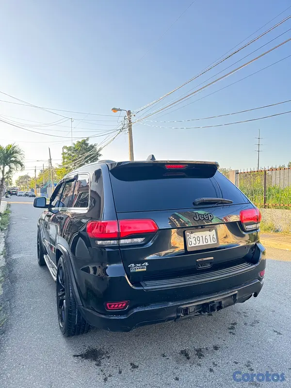 jeepetas y camionetas - Venta Jeep grand cherokee Laredo 2014 excelentes c 6