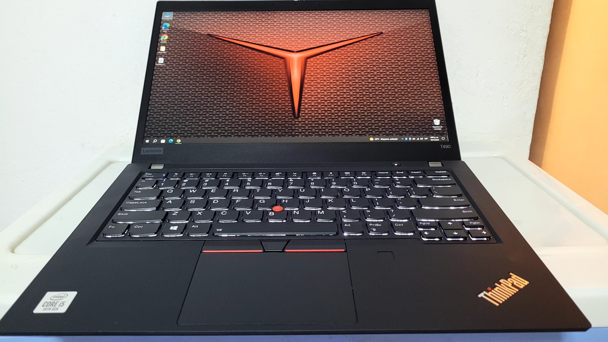 computadoras y laptops - Lenovo T490 14 Pulg Core i5 10th Gen Ram 16gb ddr4 Video 8gb Full ips