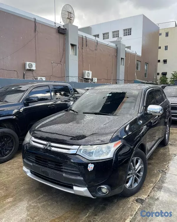 jeepetas y camionetas - MITSUBISHI OUTLANDER 2015 2