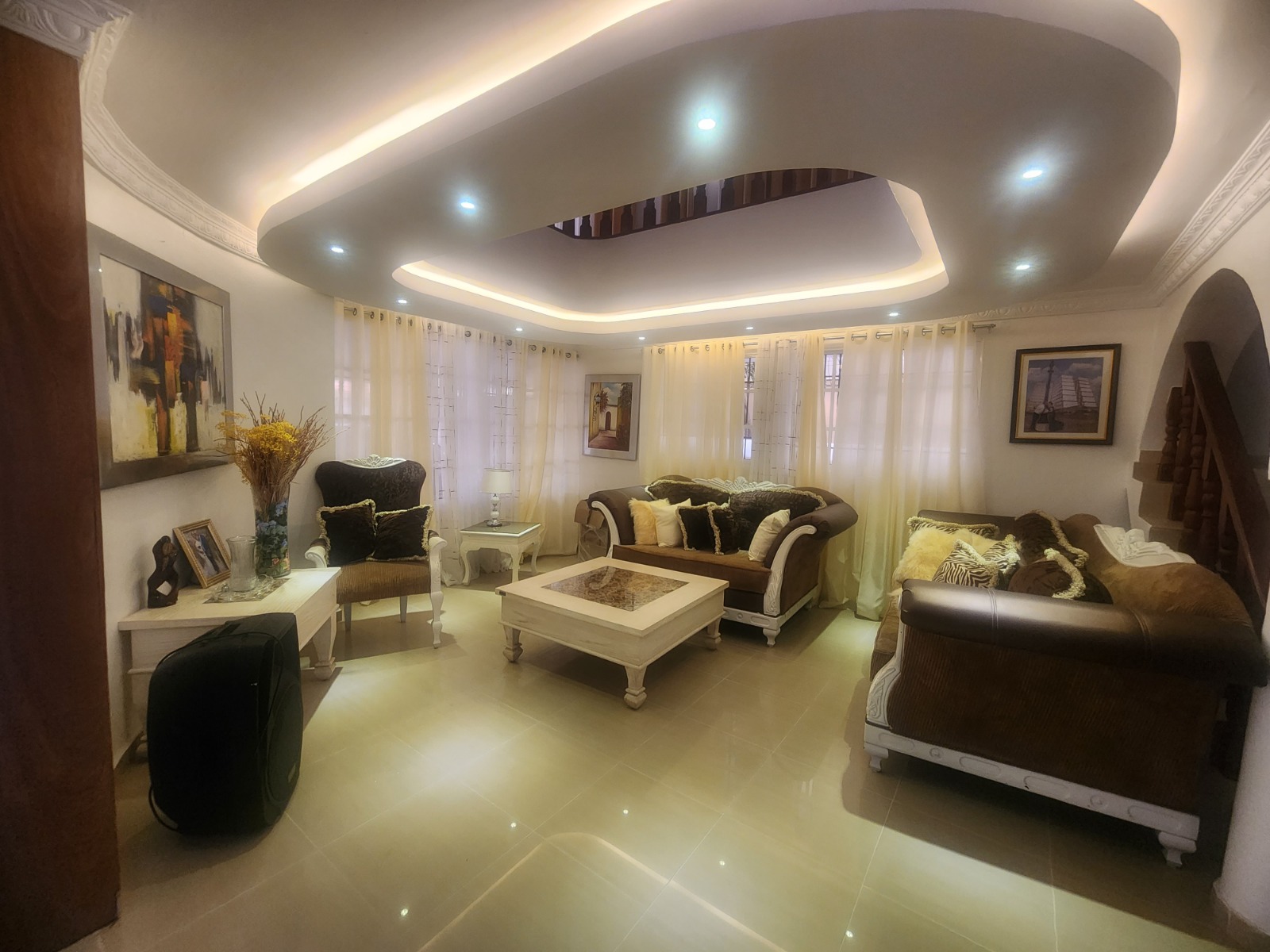 casas - Casa de 3 niveles con jacussi en Auto. San Isidro 2