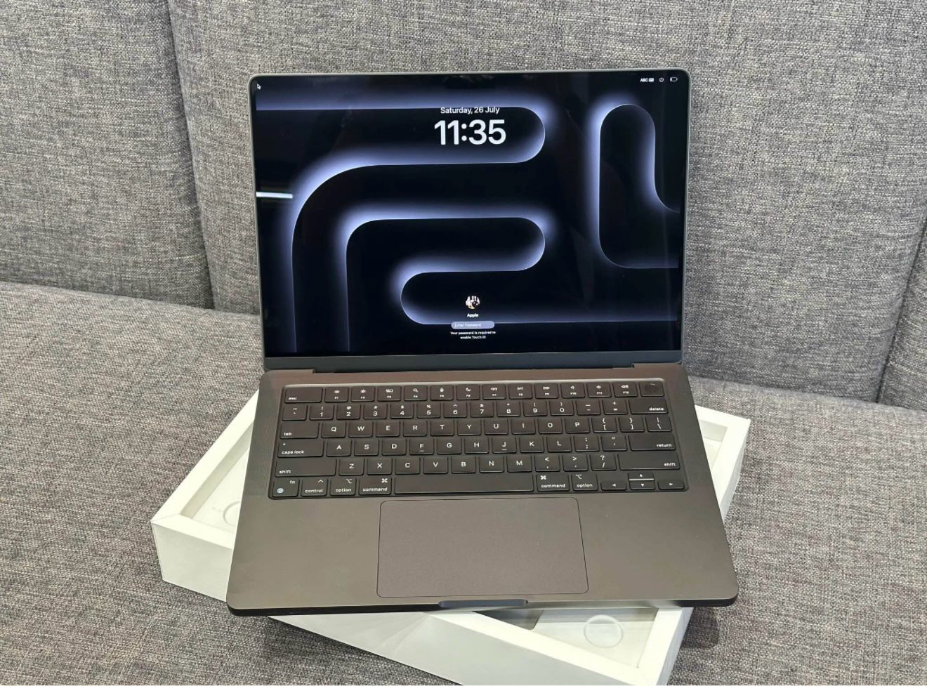 computadoras y laptops - MACBOOK PRO 14-INCH DISPLAY 2023 A2918 oportunidad 1