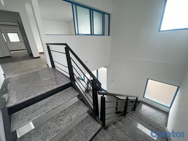 oficinas y locales comerciales - alquiló local comercial Gazcue amplio capacidad para 30 vehículos  7