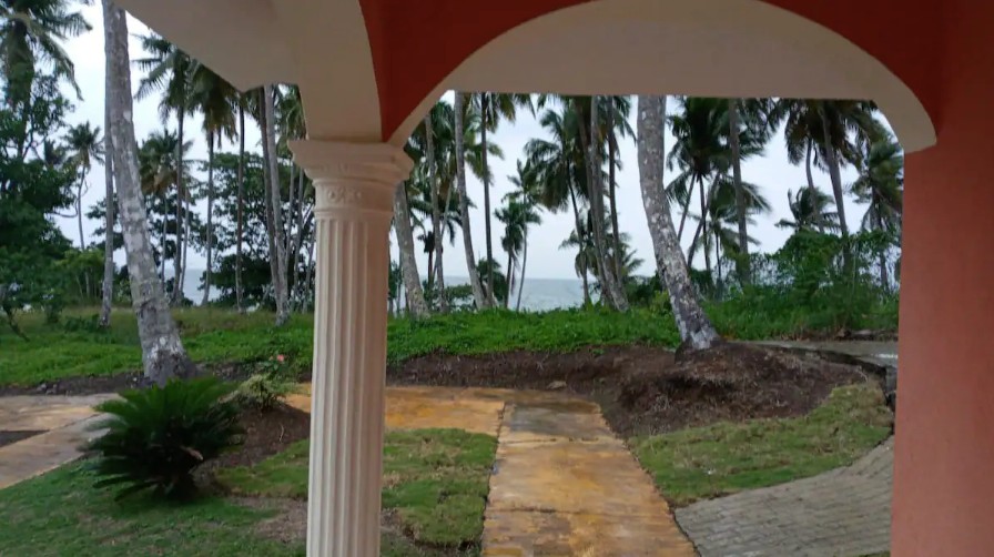 casas - Venta Villa de 1 Habitación frente a la play con piscina, los Róbalos, Samaná 2
