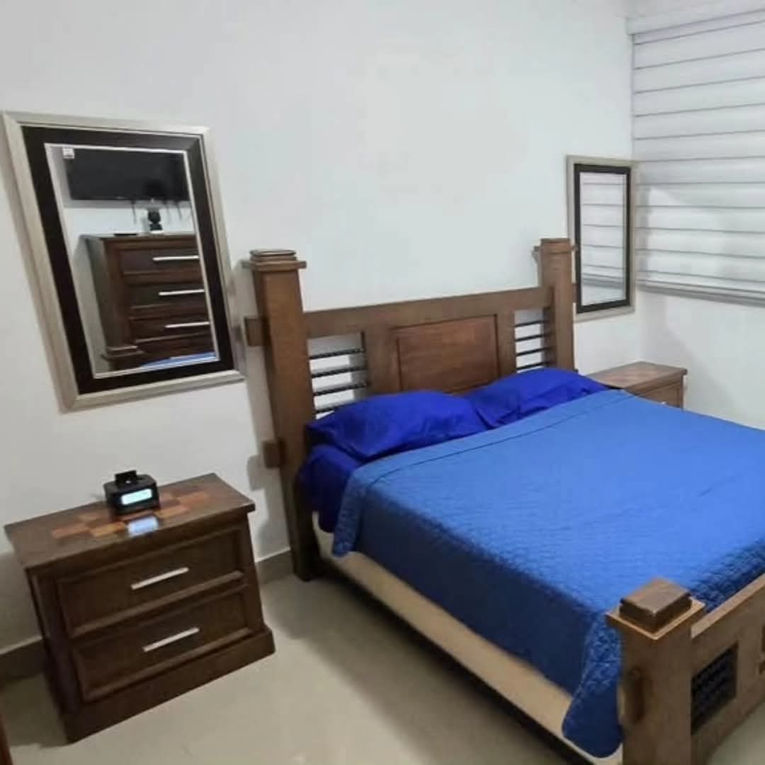 apartamentos - rento estudio amueblado la española atrás del banco Central 