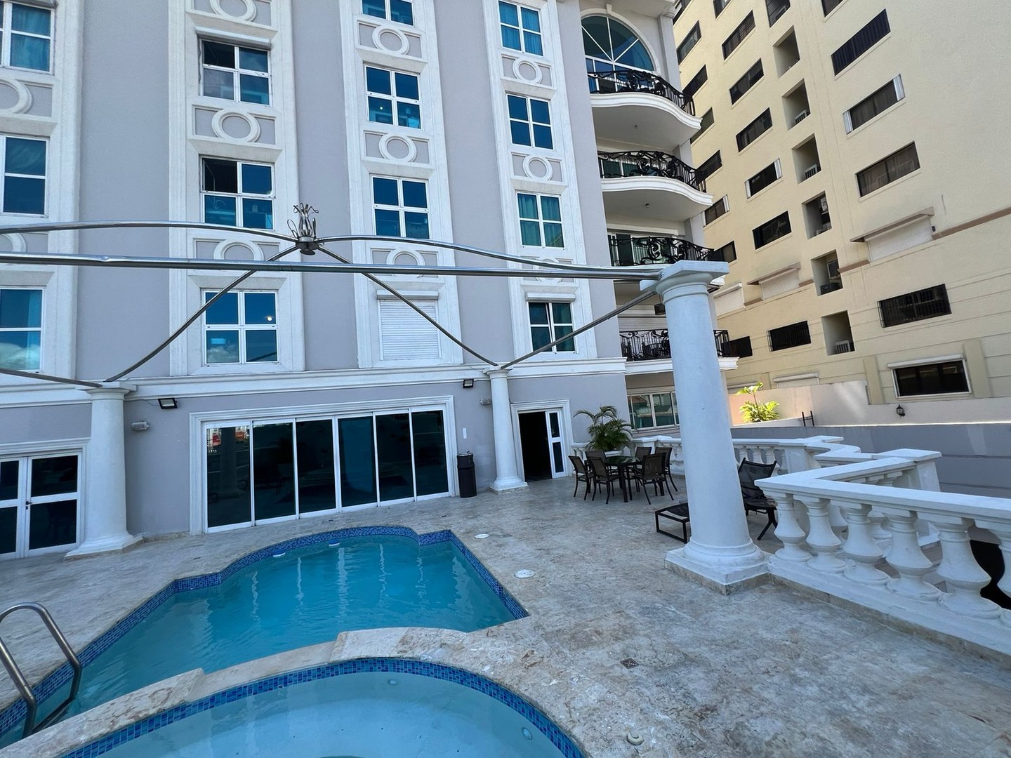 apartamentos - La Esperilla   

usd$650,000

Excelente Apartamento en un 8vo Nivel con vista de 2