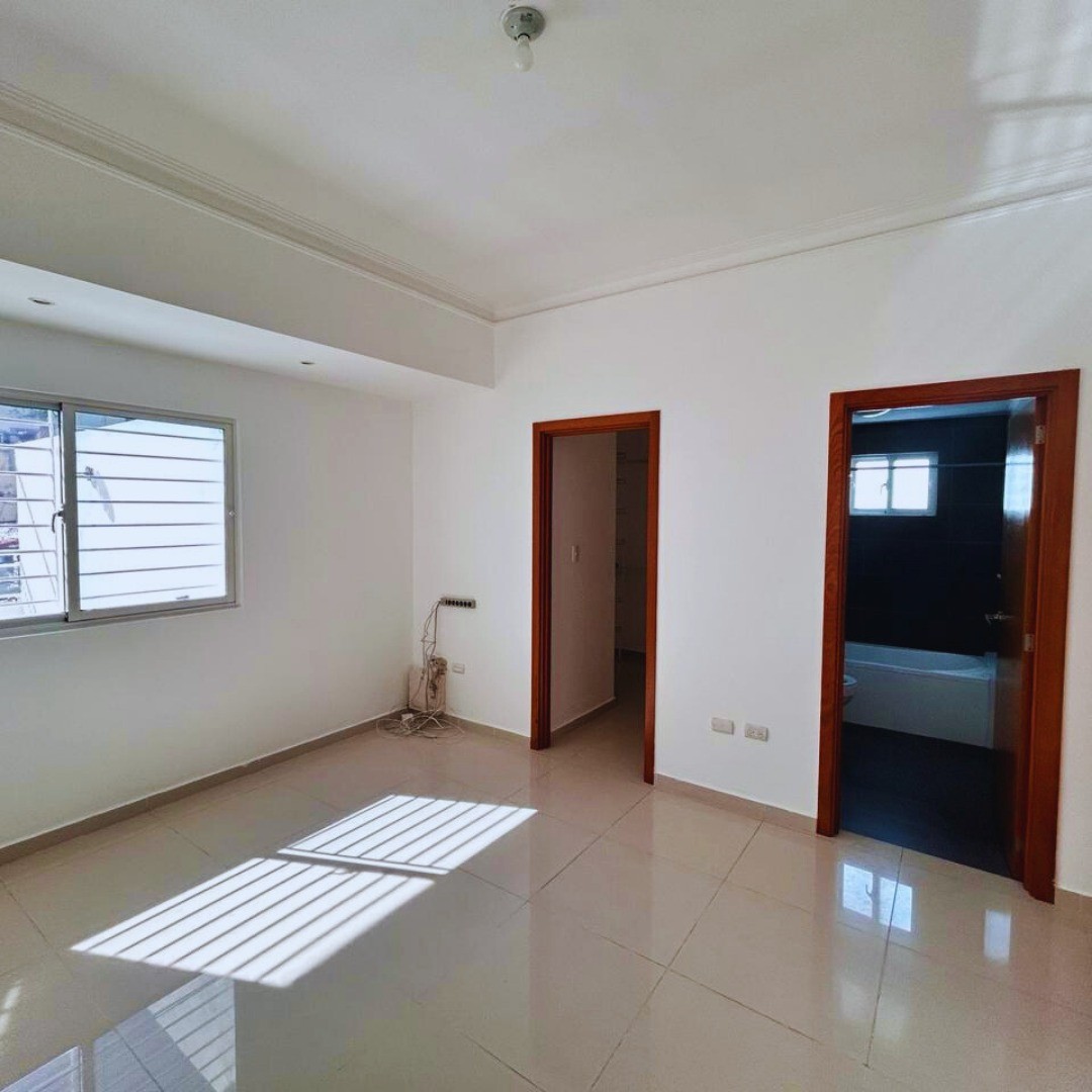 apartamentos - Apartamento en Alquiler en Evaristo Morales CON TERRAZA PRIVADA.
2 Hab 
US$1,300 2