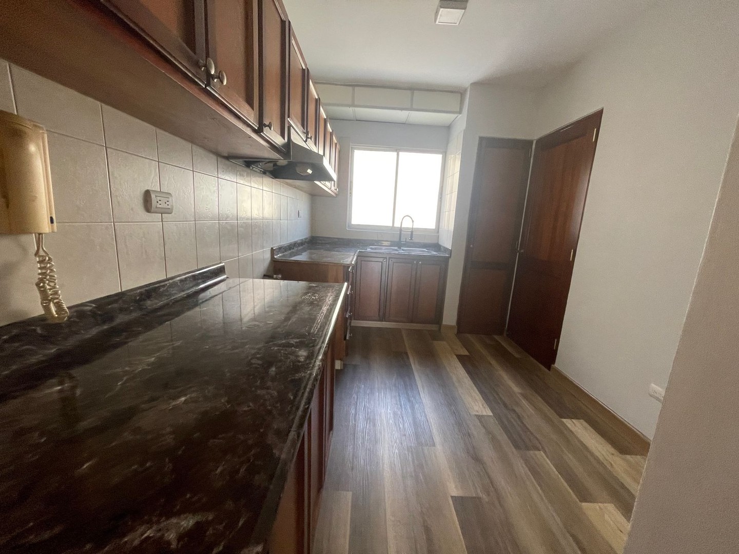 apartamentos - Alquilo apartamento clásico de 
113 mts2, piso 2: Arroyo Hondo
 2