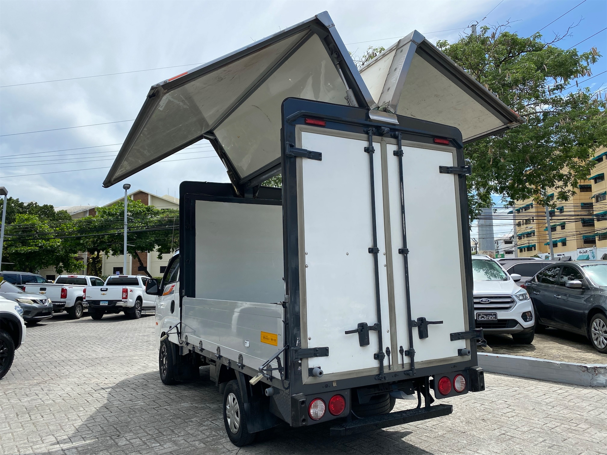 camiones y vehiculos pesados - KIA BONGO III 2018 6