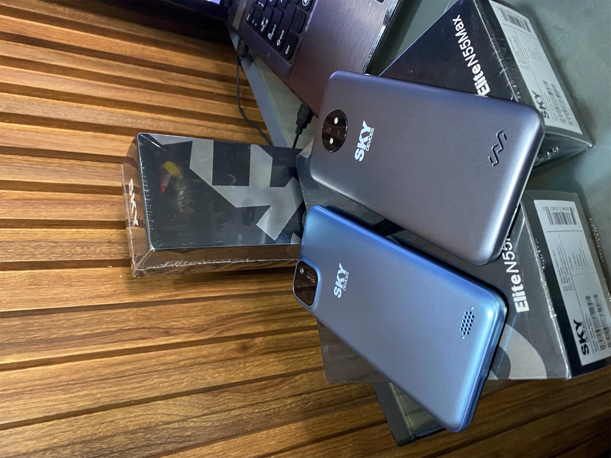 celulares y tabletas - Sky Devices Elite N55 MAX R55 7