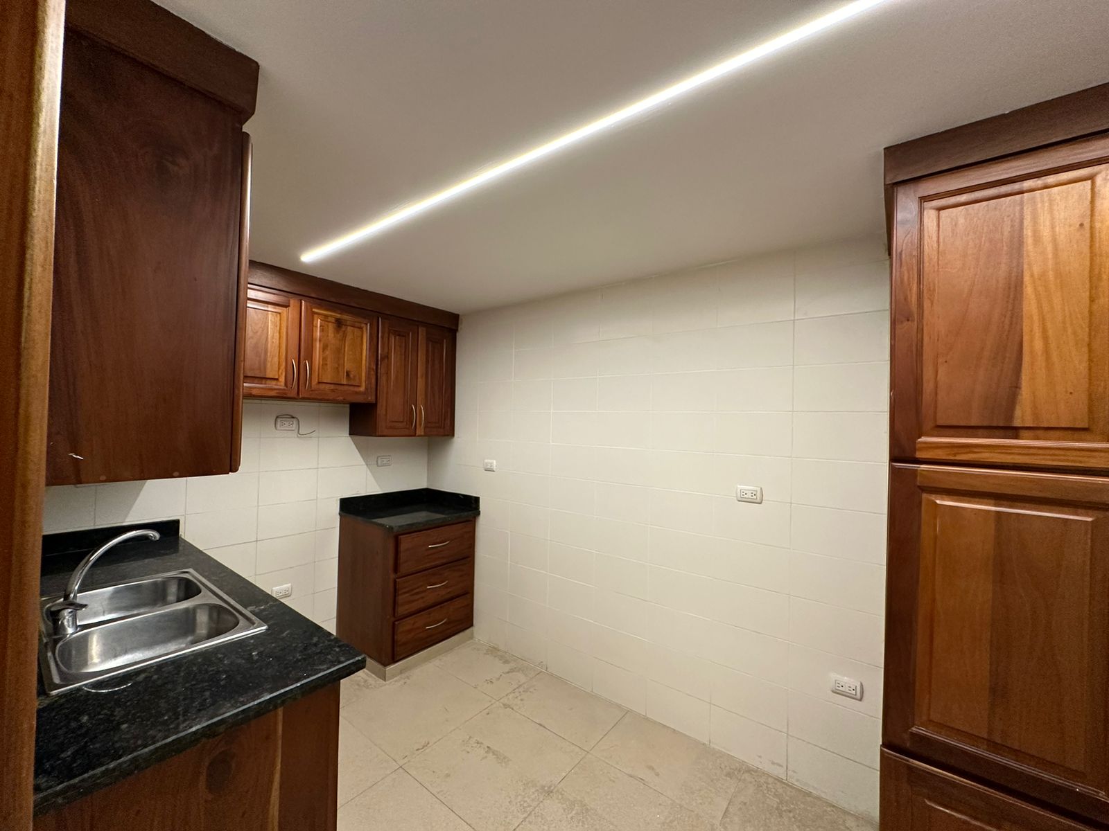 casas - HERMOSA Y AMPLIA CASA CON LINEA BLANCA EN ALQUILER 1