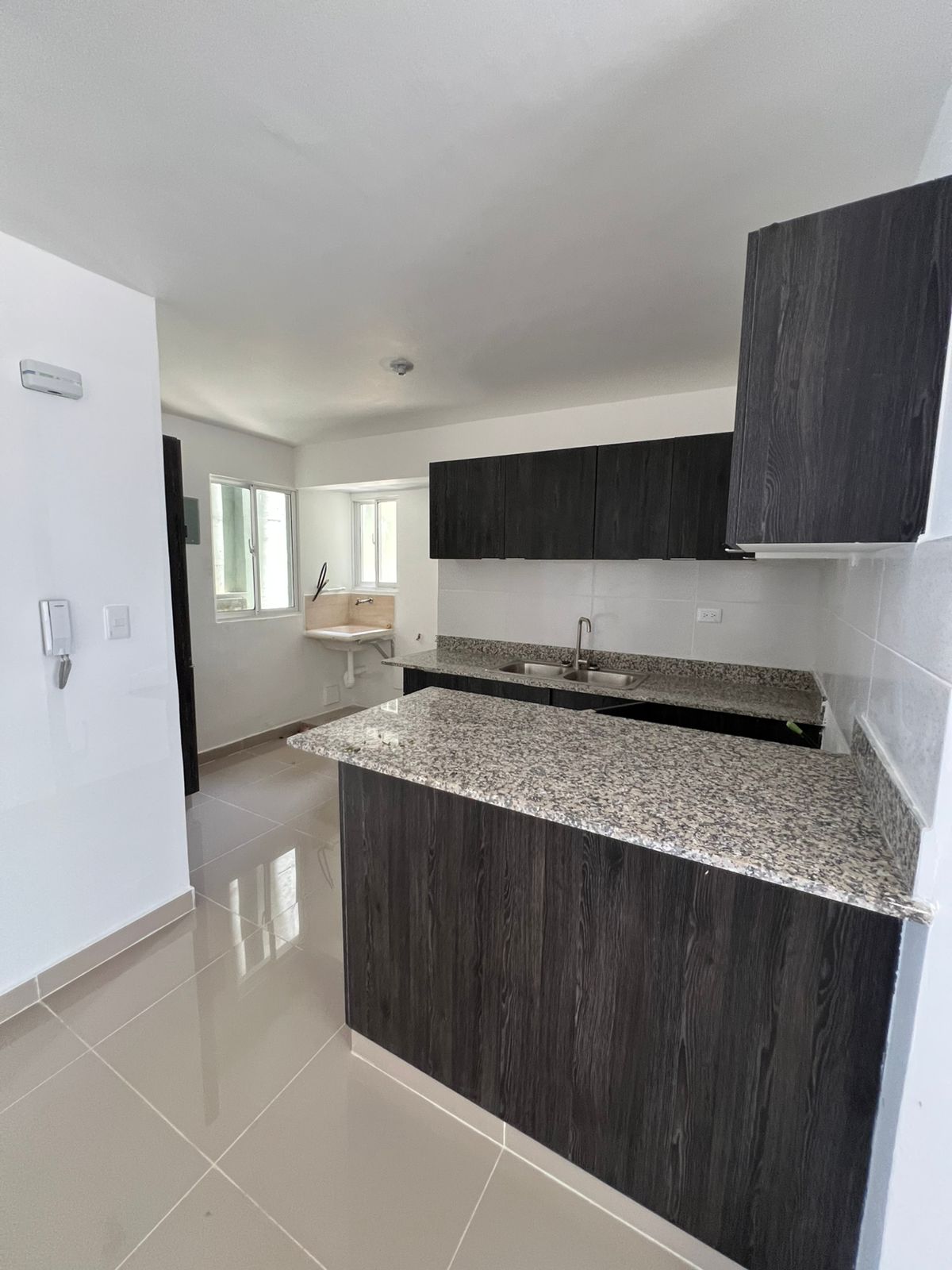 apartamentos - Se alquila apartamento nuevo en la charles de gaulle prox. Al Ney Arias Lora