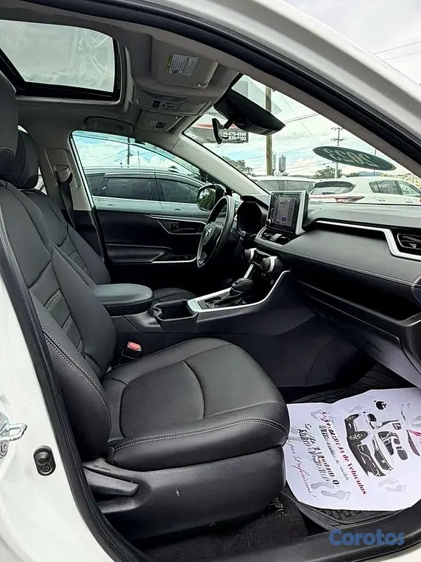 jeepetas y camionetas - Toyota RAV4 XLE Premium 2023 9