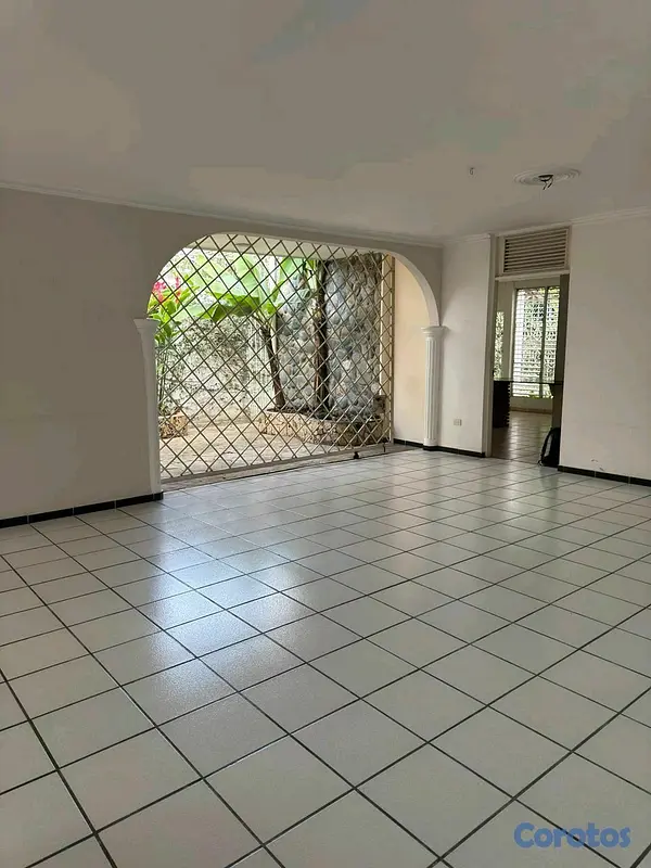 oficinas y locales comerciales - alquilo casa comercial próximo al león Jiménez  4