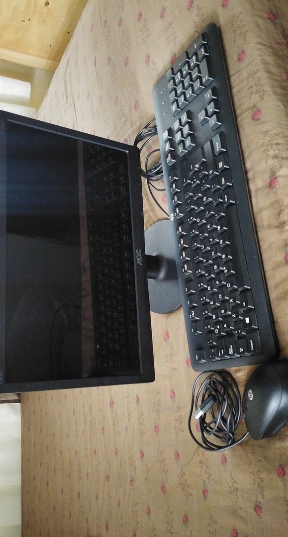 computadoras y laptops - Monitor AOC ,teclado y mause hp