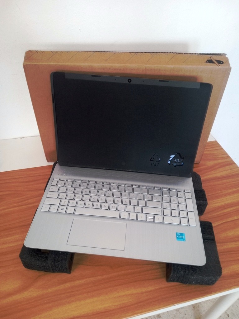 computadoras y laptops - Laptop 11TH Gen Touchscreen 16GBmem i3 HP