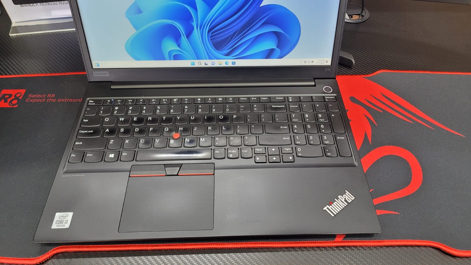 computadoras y laptops - Laptop Lenovo thinkpad i3 10 ma/ 8GB/ 500 HDD/ 15 PLG 1