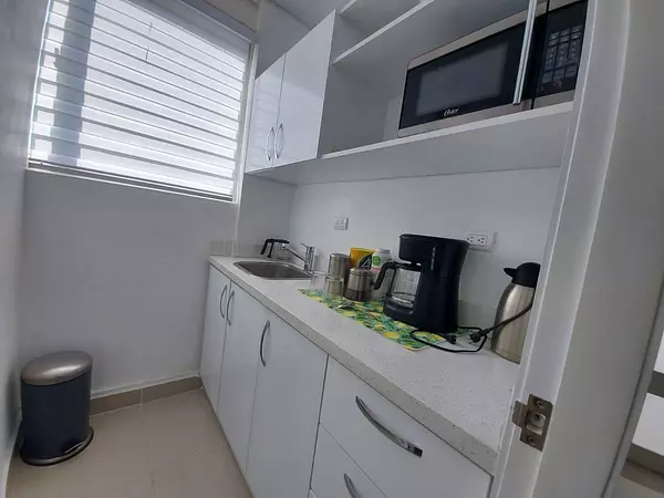 oficinas y locales comerciales - Alquilo Consultorio medico en la esperilla 5