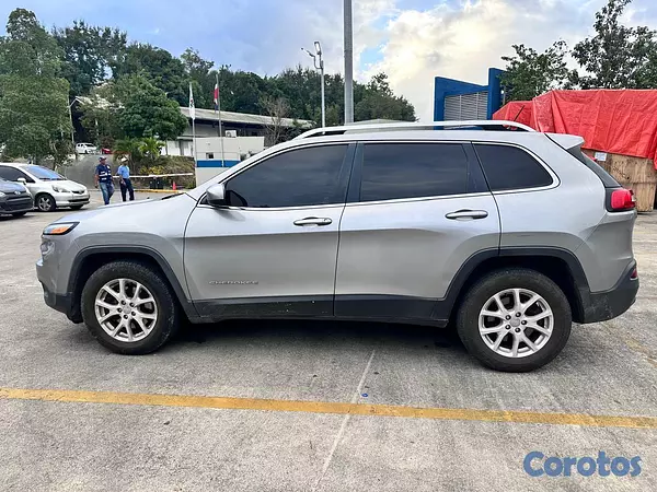 jeepetas y camionetas - Jeep Cherokee Latitude 2016 3