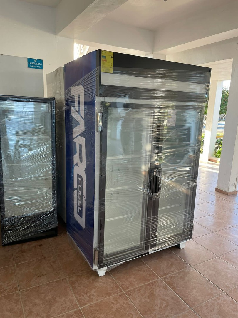 equipos profesionales - Refrigeradores Farco exhibidores 2 puertas renovados 5