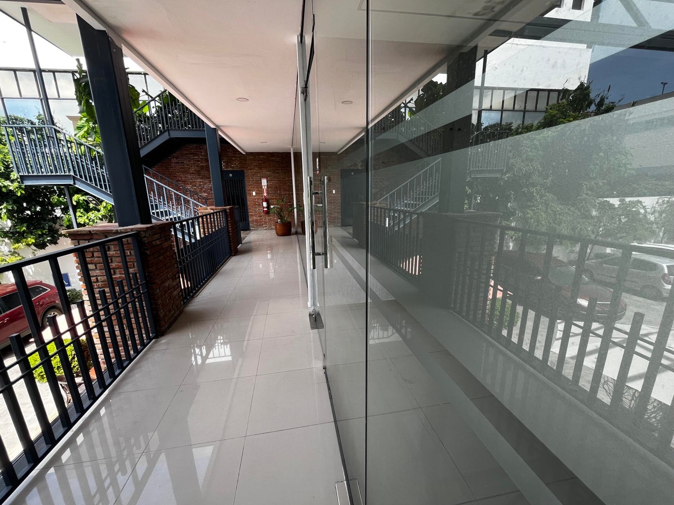 oficinas y locales comerciales - Local Comercial En Alquiler En Piantini Segundo Nivel 46mts2 8