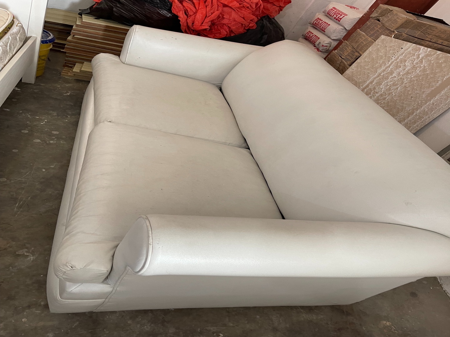 muebles y colchones - sofa cama en vinyl blanco